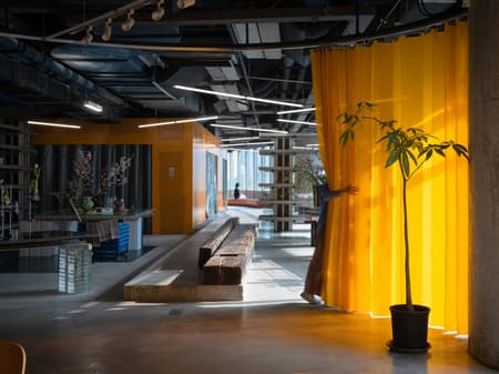 The Landscape of Consumerism：889GLO Art Space